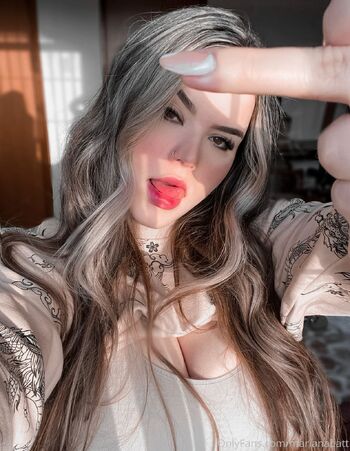 Mariana Battistin / marianabatt nude photo #2