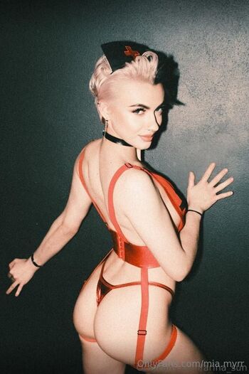 mia.myrr nude photo #3