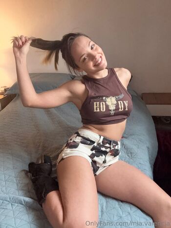 Mia Valencia nude photo #2