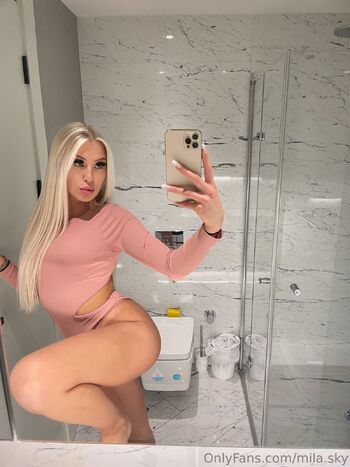 mila.sky nude photo #2