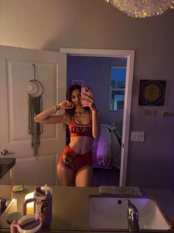 bri / miss.x.bee nude photo #11