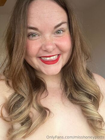 misshoneypotts nude photo #4