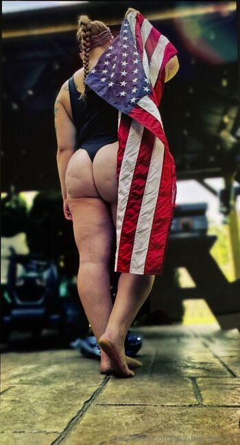 Nicolebunzzz2. / my-big-ass-2.0 nude photo #2