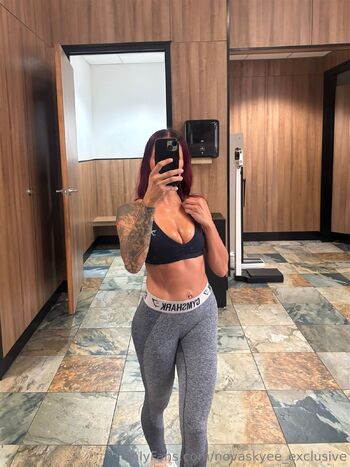 novaskyee_exclusive nude photo #1