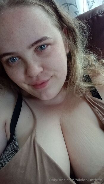 Your cute bbw Olivia / oliviabluntfree nude photo #3