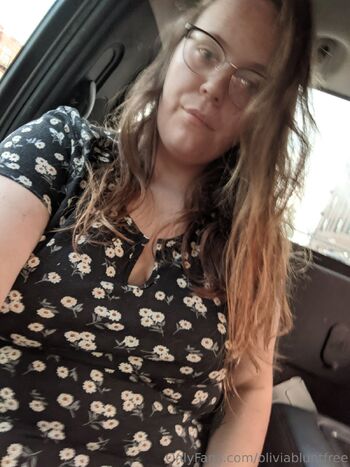 Your cute bbw Olivia / oliviabluntfree nude photo #37
