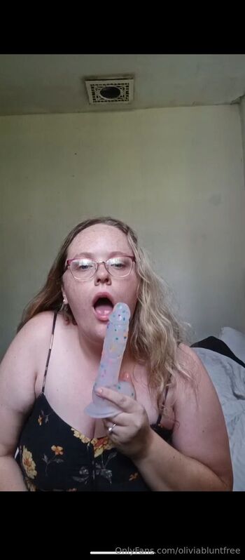 Your cute bbw Olivia / oliviabluntfree nude photo #40