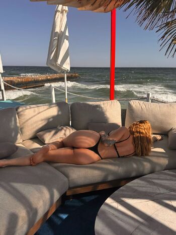 Livvy Luv / oliviaola_x nude photo #1