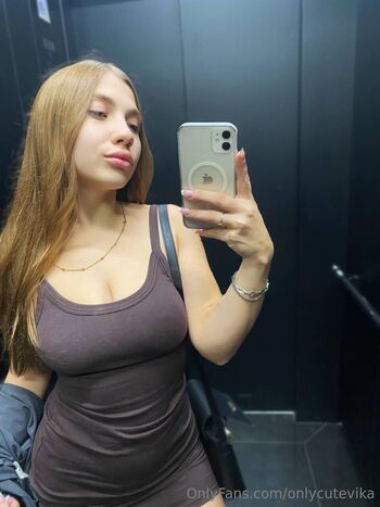 Vika / onlycutevika nude photo #9