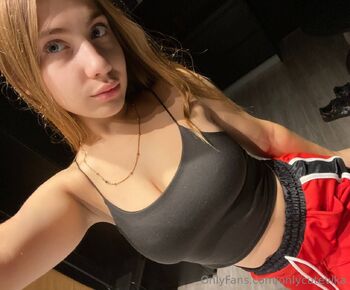 Vika / onlycutevika nude photo #10