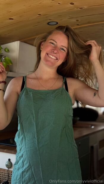 Vivienne / onlyviviofficial nude photo #6