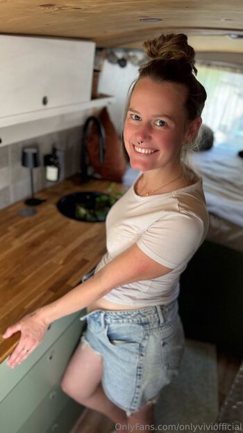 Vivienne / onlyviviofficial nude photo #40