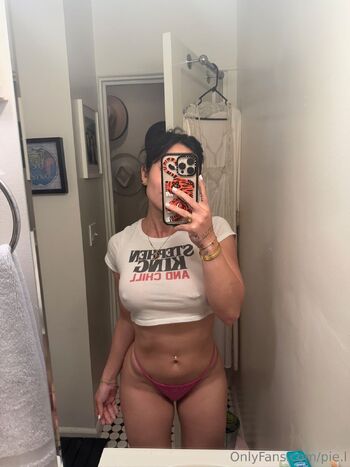 Pie L nude photo #7