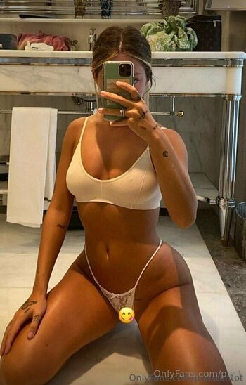 Pie L nude photo #38