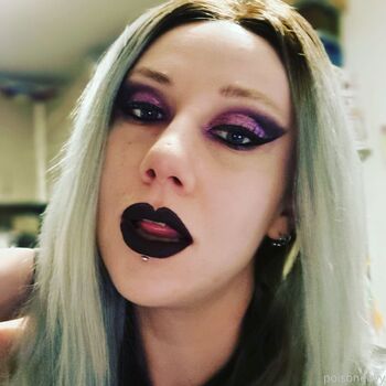 poisonenvy92 nude photo #2