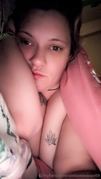Godskitten6 / rainbowlesbian69 nude photo #19