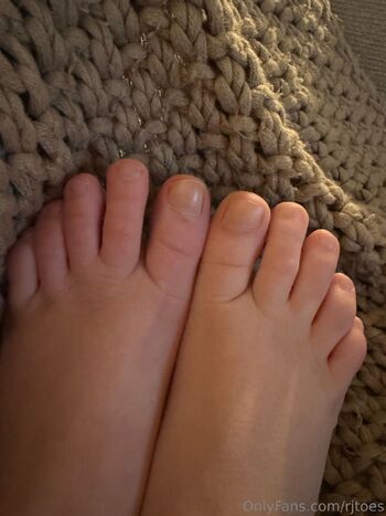 rjtoes nude photo #2