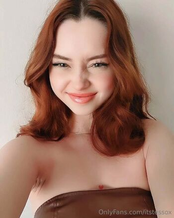 OnlyFans / rosalie.red nude photo #3