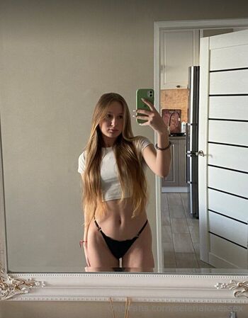 selenalovessex nude photo #17
