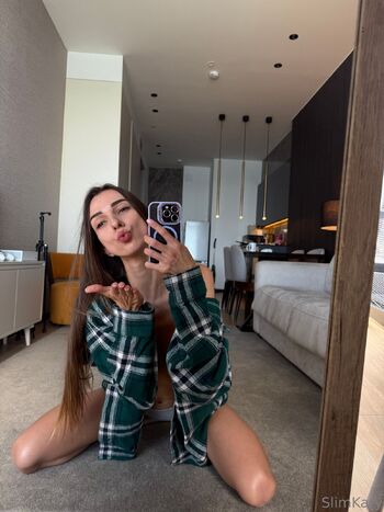 slimkary nude photo #3