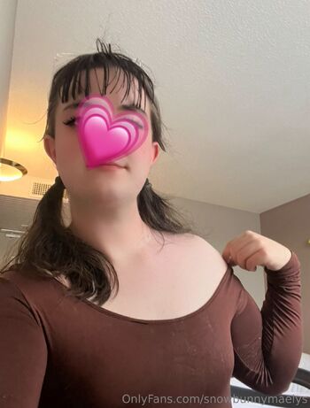 Maëly / snowbunnymaelys nude photo #14