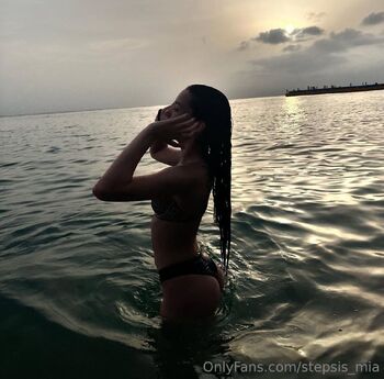 Stepsis Mia just turned 18 / stepsis_mia nude photo #2
