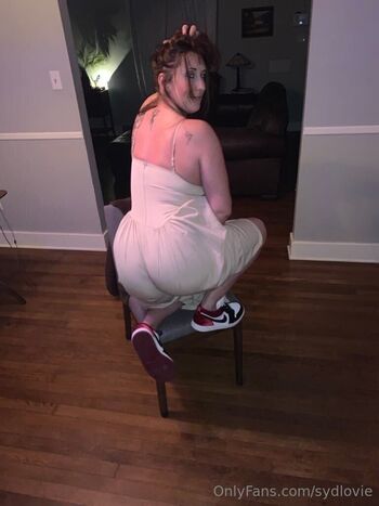 sydlovie nude photo #1