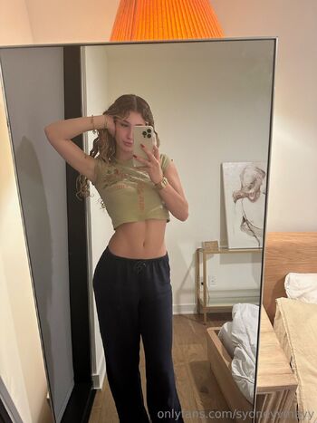 sydneyvmayy nude photo #24