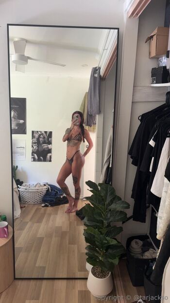 taragracex nude photo #2