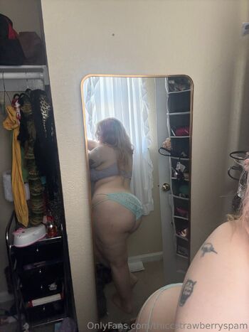 thiccstrawberryspam nude photo #6