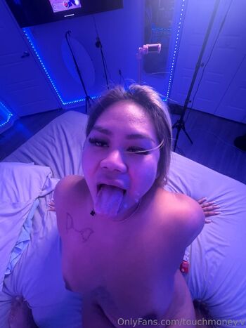 touchmoney.v nude photo #4