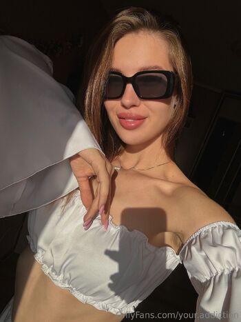 trishaschneider nude photo #5