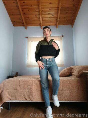 trixiedreams nude photo #37