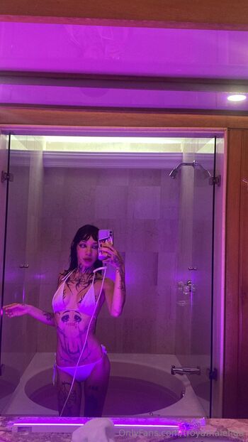 troyamalefiga nude photo #3