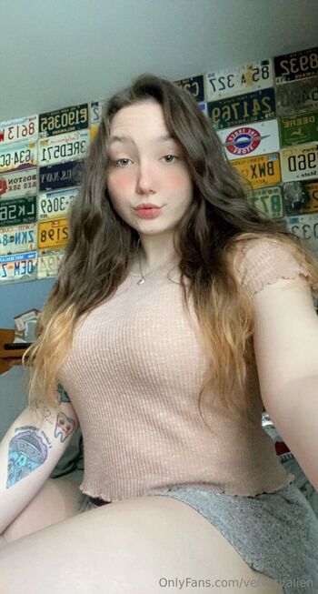 becc / velvetyalien nude photo #15
