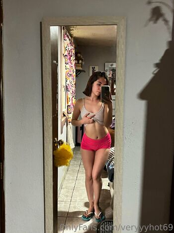 Karen / veryyyhot69 nude photo #27