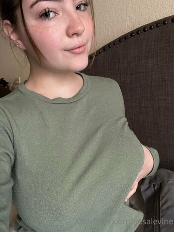 vesalevine nude photo #17