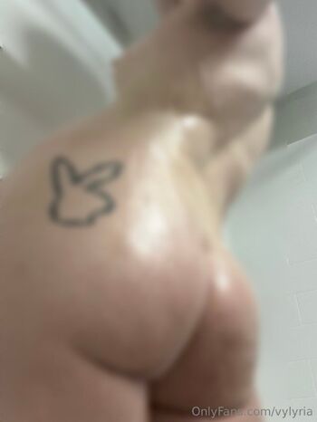 vylyria nude photo #3