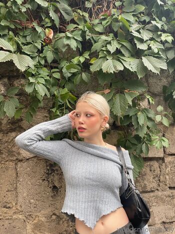 woodsnaomi nude photo #33