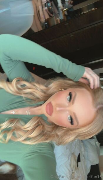 ELLIE / xo.ellie nude photo #14