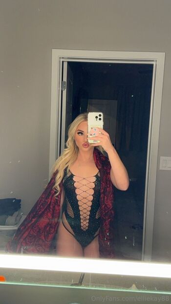 ELLIE / xo.ellie nude photo #18