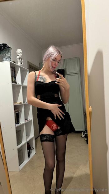 Kat / yourprettykate nude photo #12