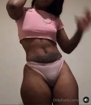 CarveishaK / zazii_k nude photo #16