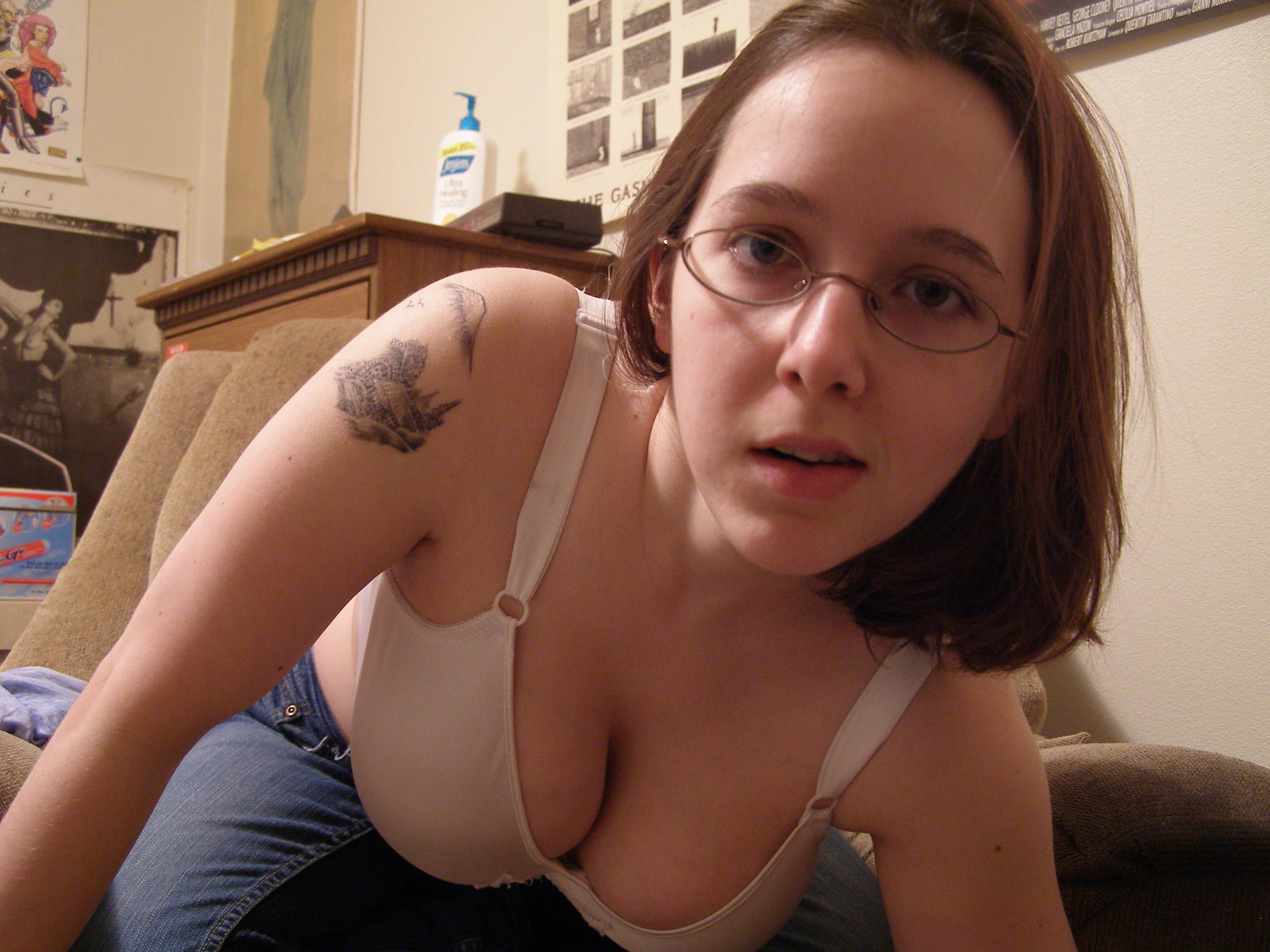 Chubby girl with glasses | TubeZZZ Porn Photos