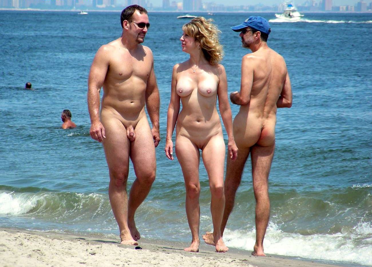 Porno on beach