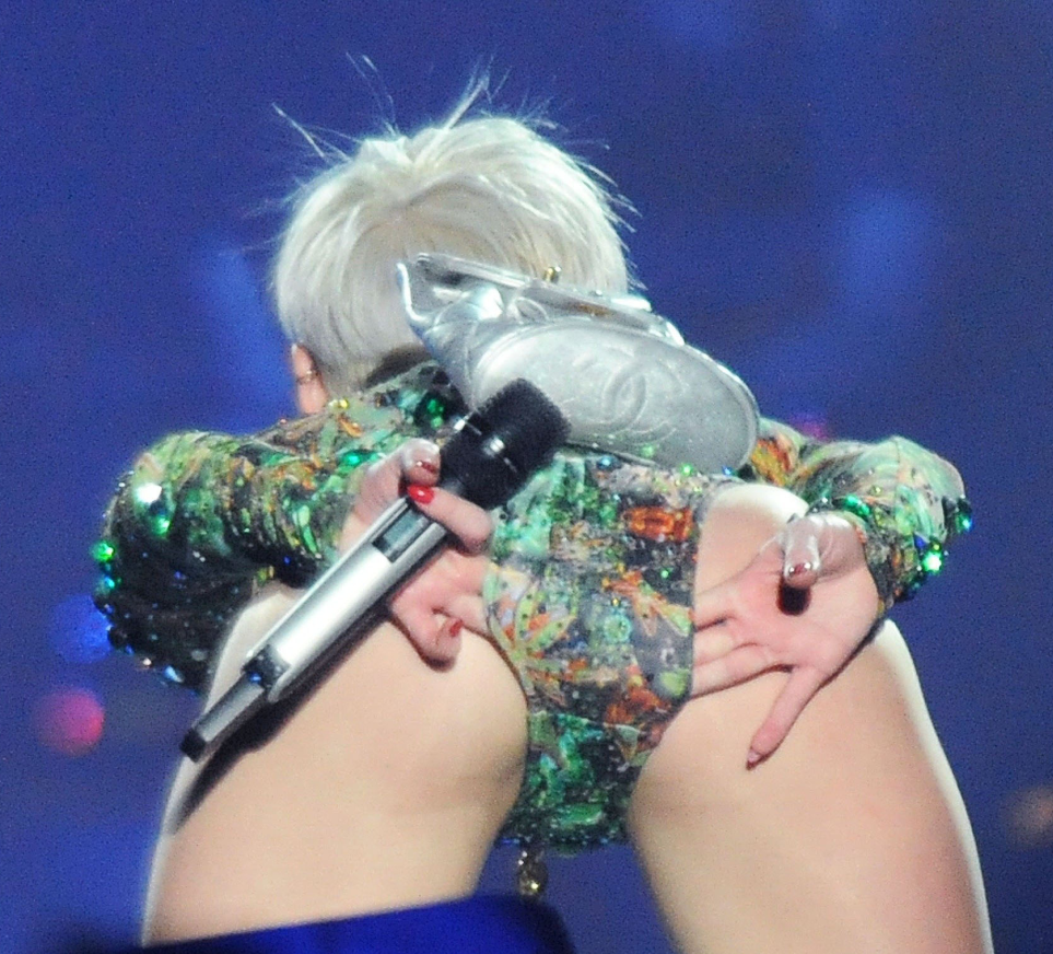 Miley Cyrus Butt Naked