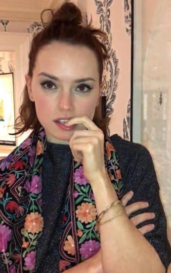 Daisy Ridley hot selfie