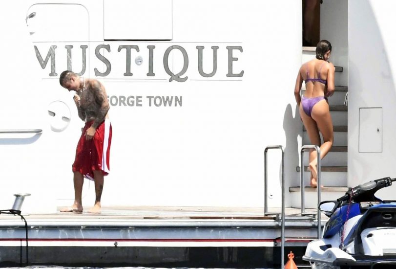 Hailey Baldwin ass