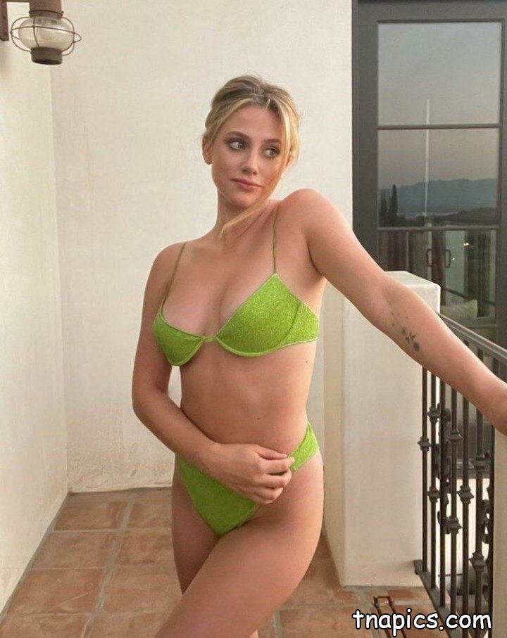 Lili Reinhart Nude 33