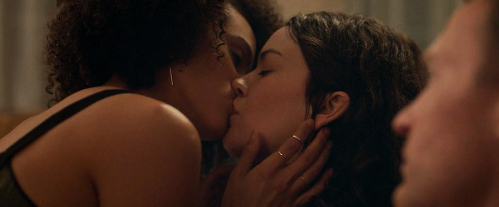 Nathalie Emmanuel sexy lesbo scene